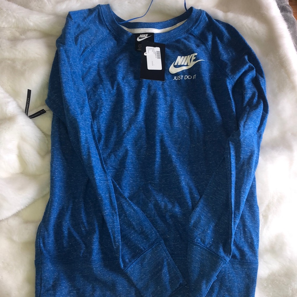 Brand new NIKE lightweight crew